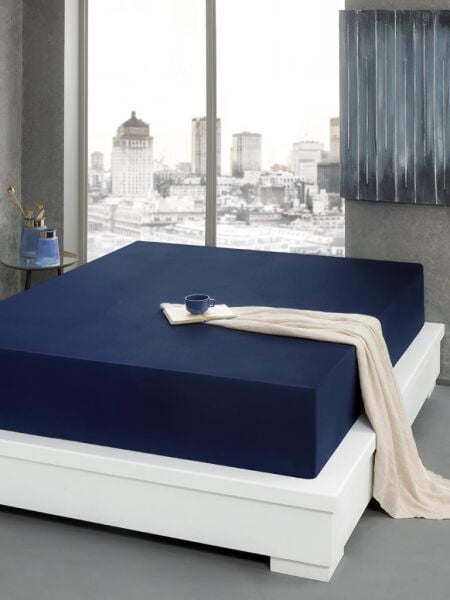Geniş Yataklara Uygun Saten Çarşaf – Kaygan Dokulu, Modern Şıklık Lacivert - 180 X 200