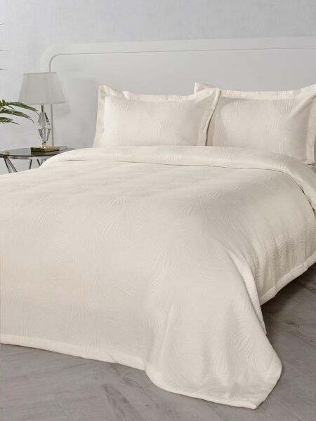 Yatak Örtüsü Alora – Pastel Renkli, Yumuşak ve Zarif Görünümlü Bej - 230 X 260